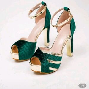 Elegant Green and Gold Women's Heels